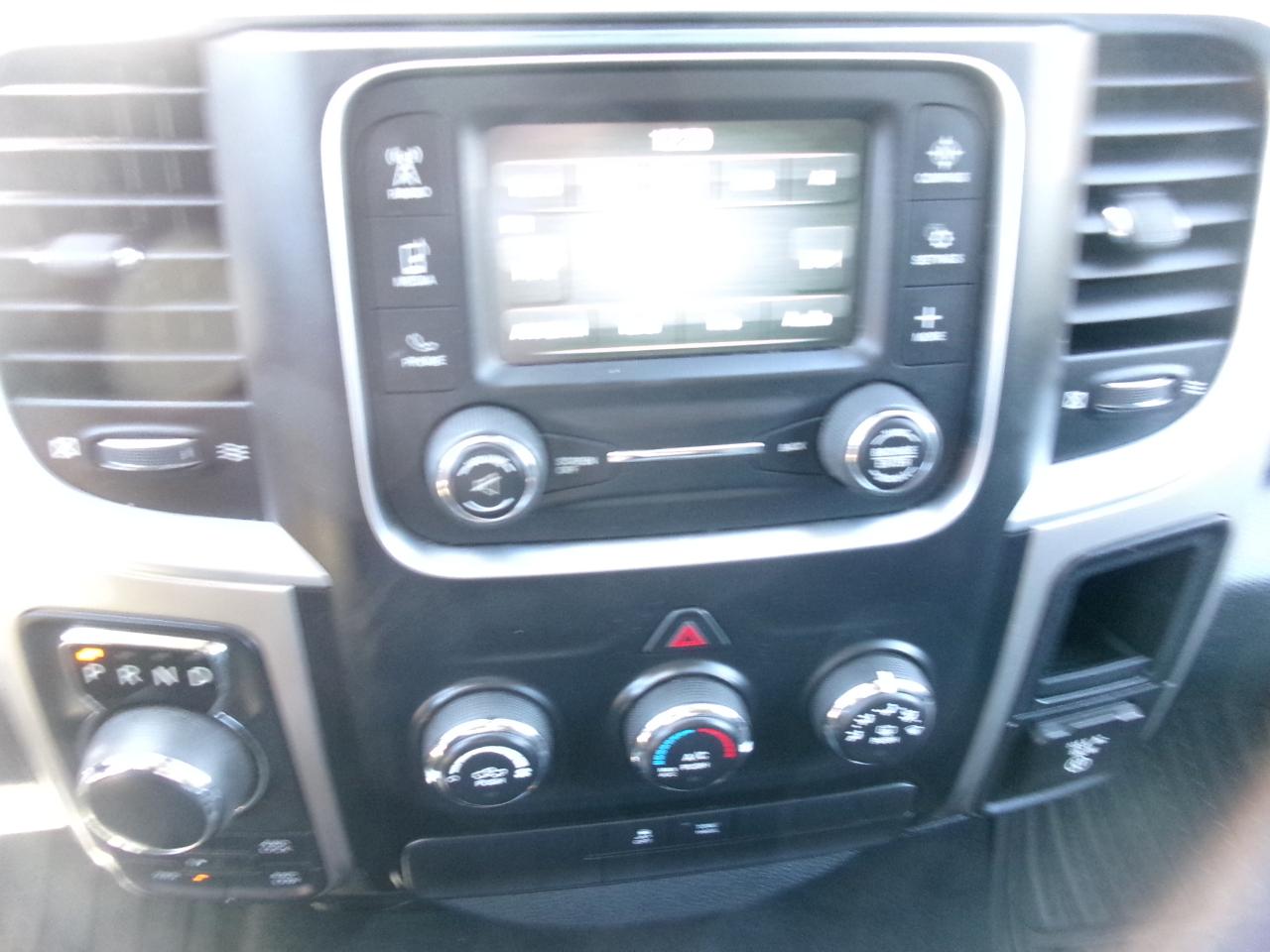 RAM 1500 SLT Quad Cab 4WD 2016