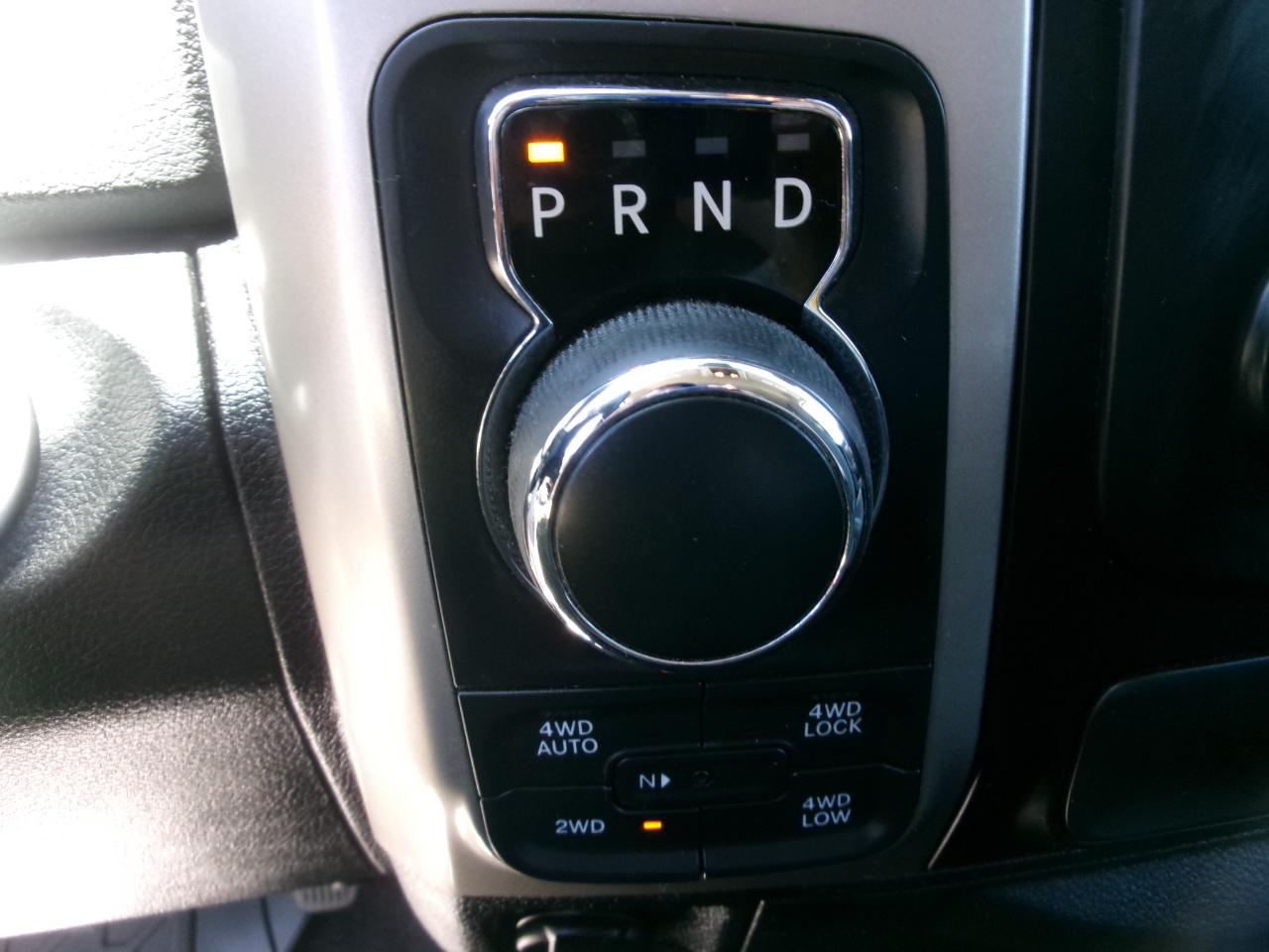 RAM 1500 SLT Quad Cab 4WD 2016