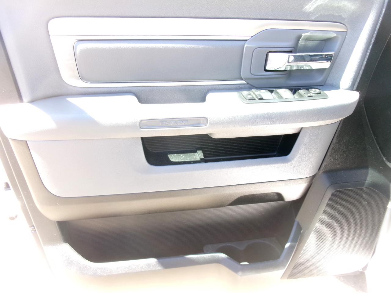 RAM 1500 SLT Quad Cab 4WD 2016