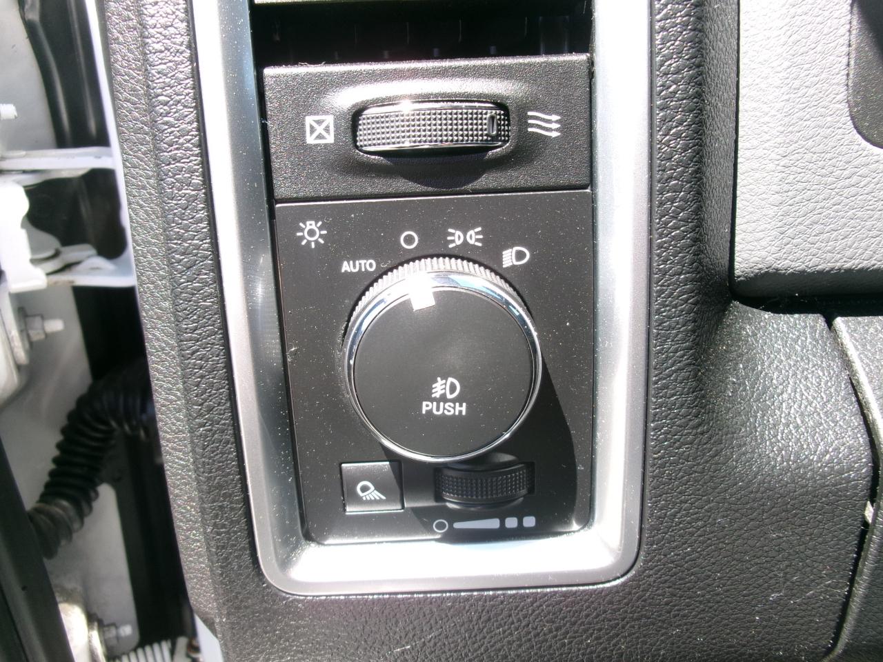 RAM 1500 SLT Quad Cab 4WD 2016