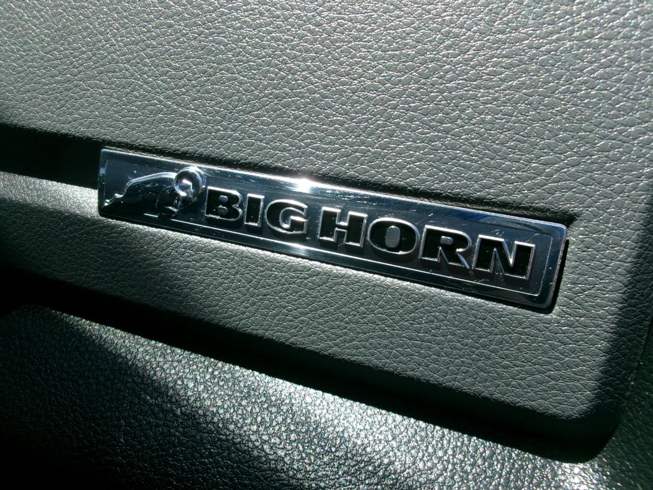 RAM 1500 SLT Quad Cab 4WD 2016