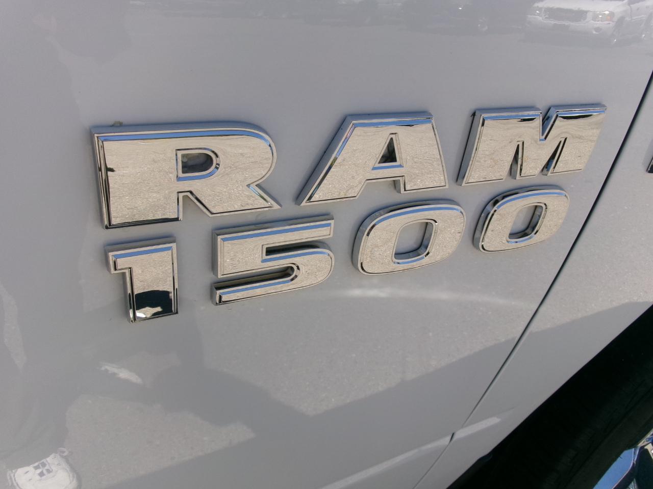 RAM 1500 SLT Quad Cab 4WD 2016