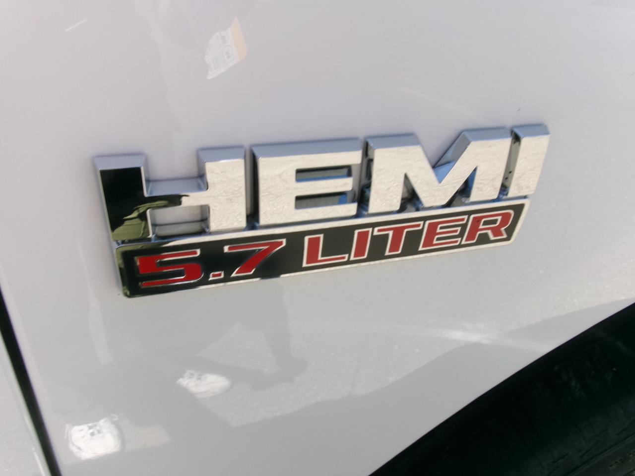 RAM 1500 SLT Quad Cab 4WD 2016