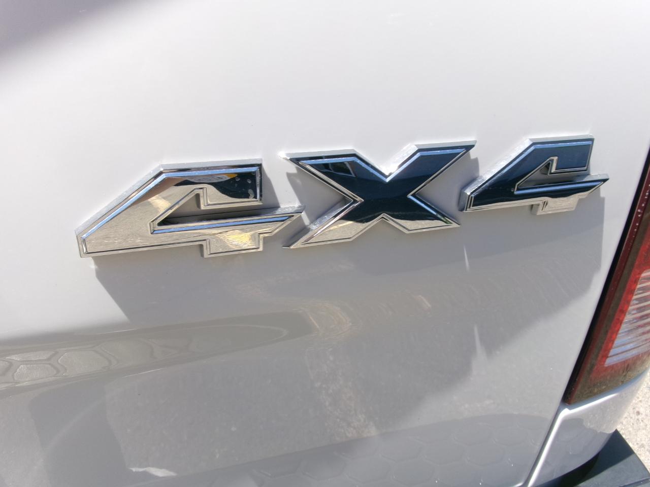 RAM 1500 SLT Quad Cab 4WD 2016