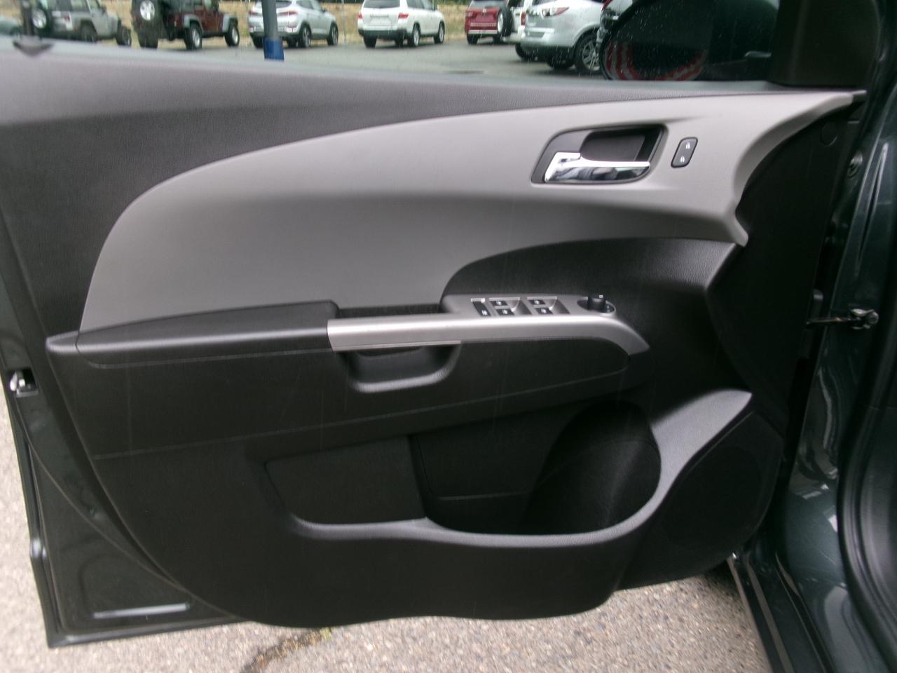Chevrolet Sonic Premier Auto Sedan 2017