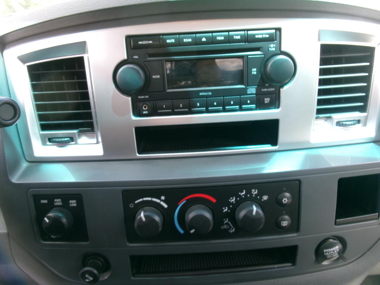 Dodge Ram 1500 SLT Quad Cab Long Bed 4WD 2007