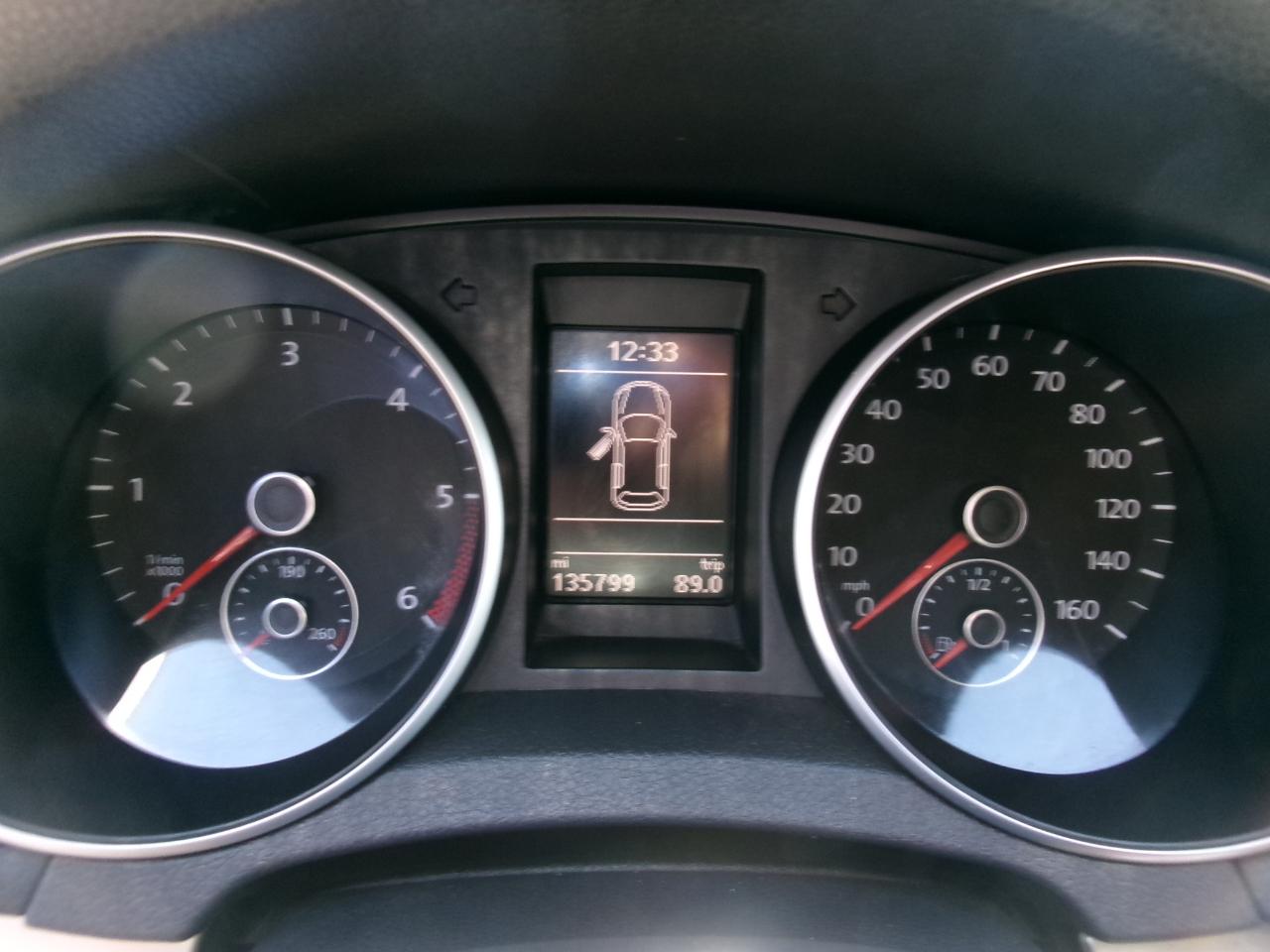 Volkswagen Golf 2.0L TDI w/Tech Package 4 Door 2013