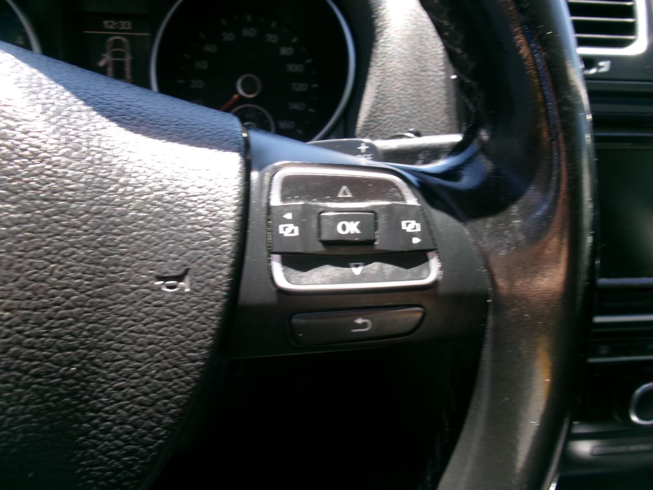 Volkswagen Golf 2.0L TDI w/Tech Package 4 Door 2013