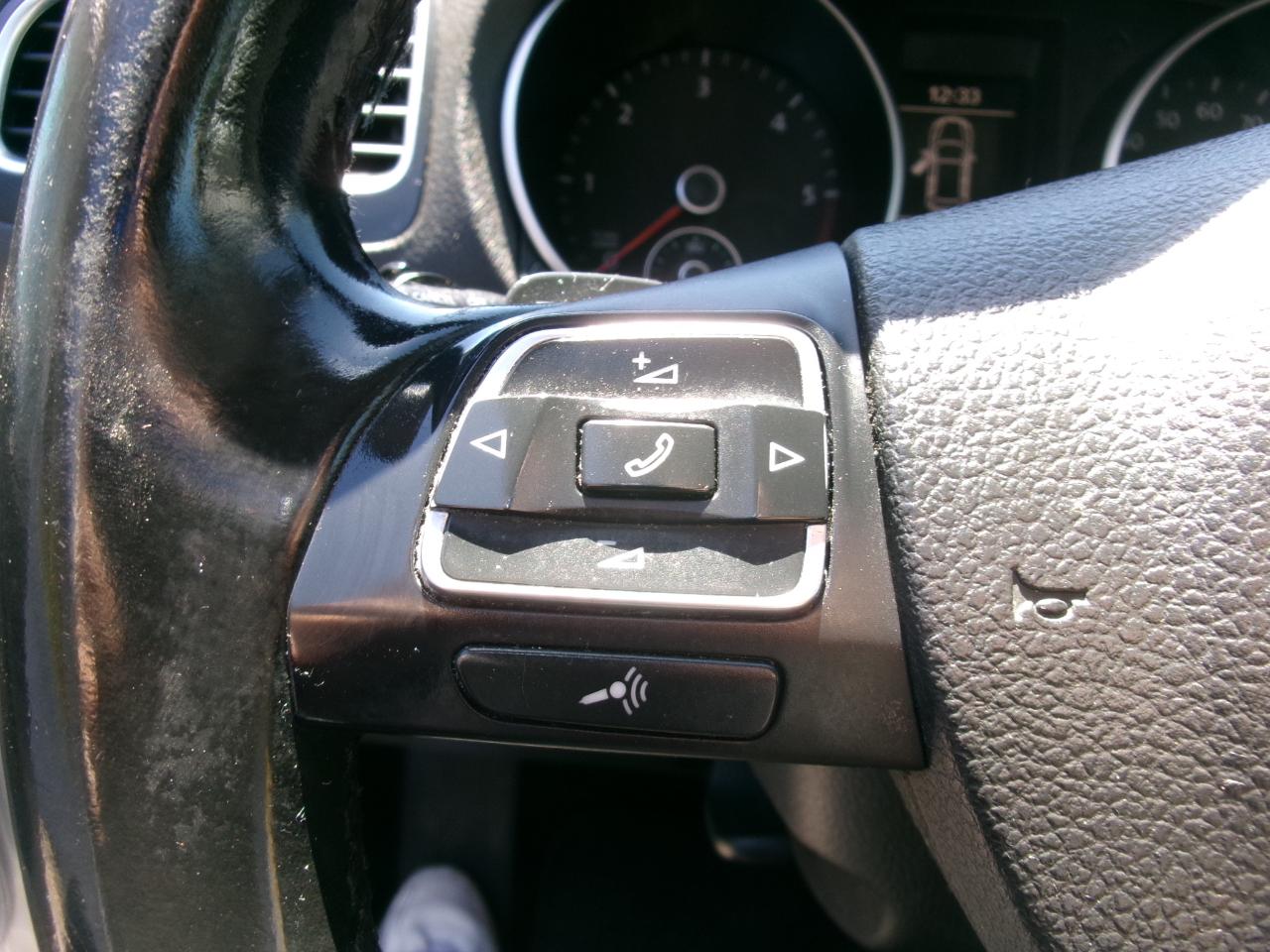 Volkswagen Golf 2.0L TDI w/Tech Package 4 Door 2013