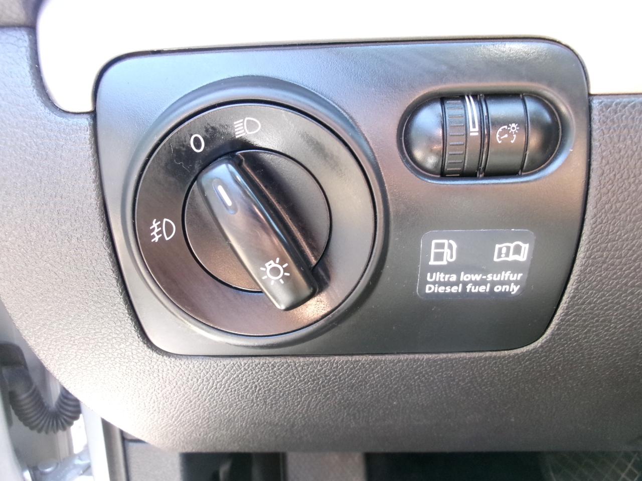 Volkswagen Golf 2.0L TDI w/Tech Package 4 Door 2013
