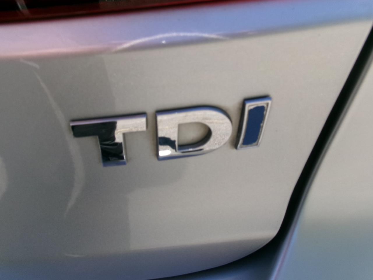 Volkswagen Golf 2.0L TDI w/Tech Package 4 Door 2013