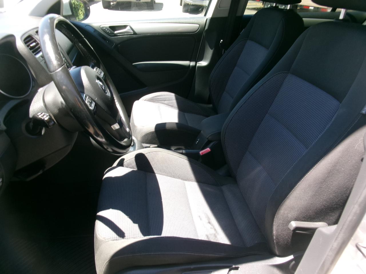 Volkswagen Golf 2.0L TDI w/Tech Package 4 Door 2013