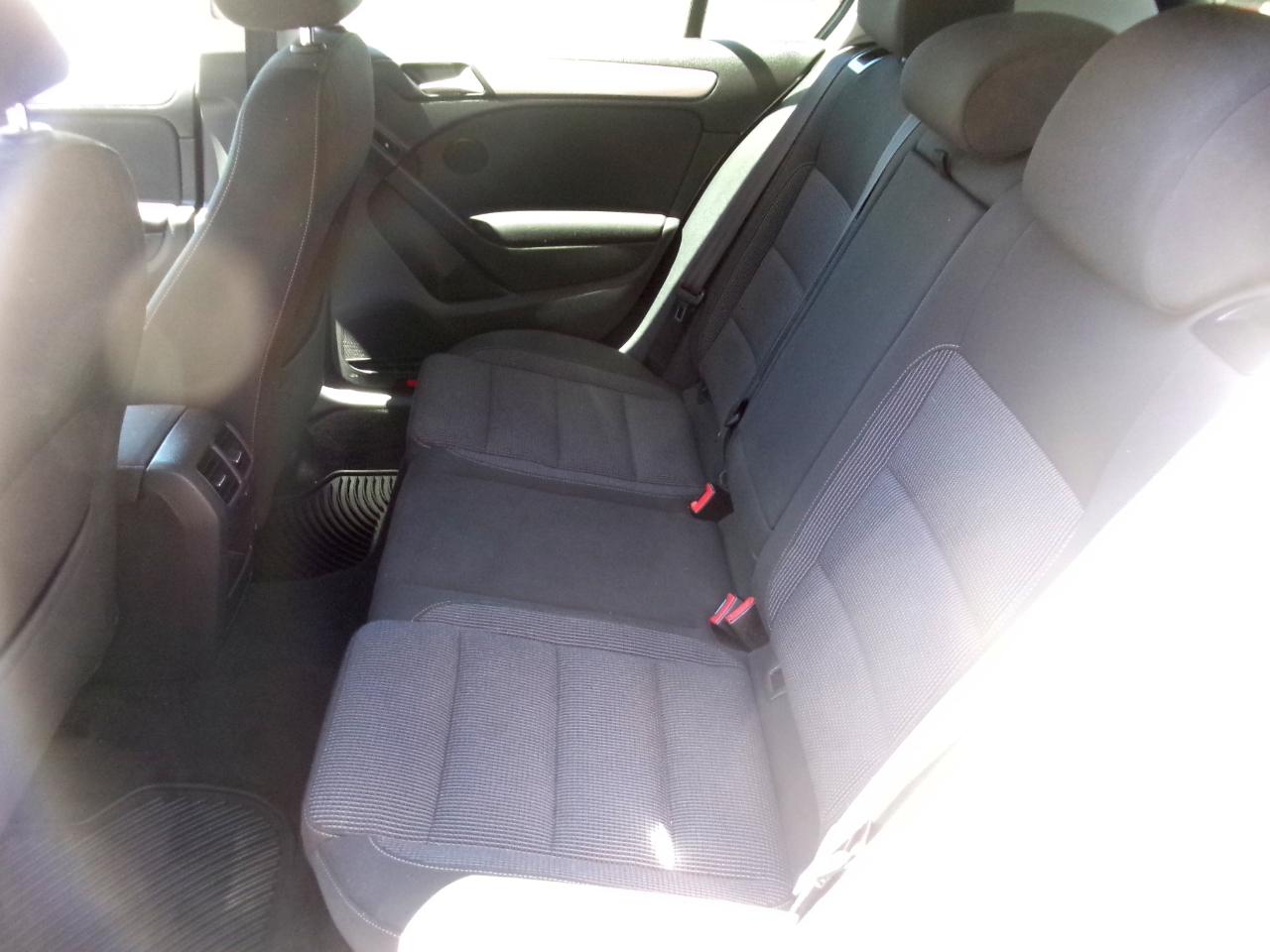 Volkswagen Golf 2.0L TDI w/Tech Package 4 Door 2013