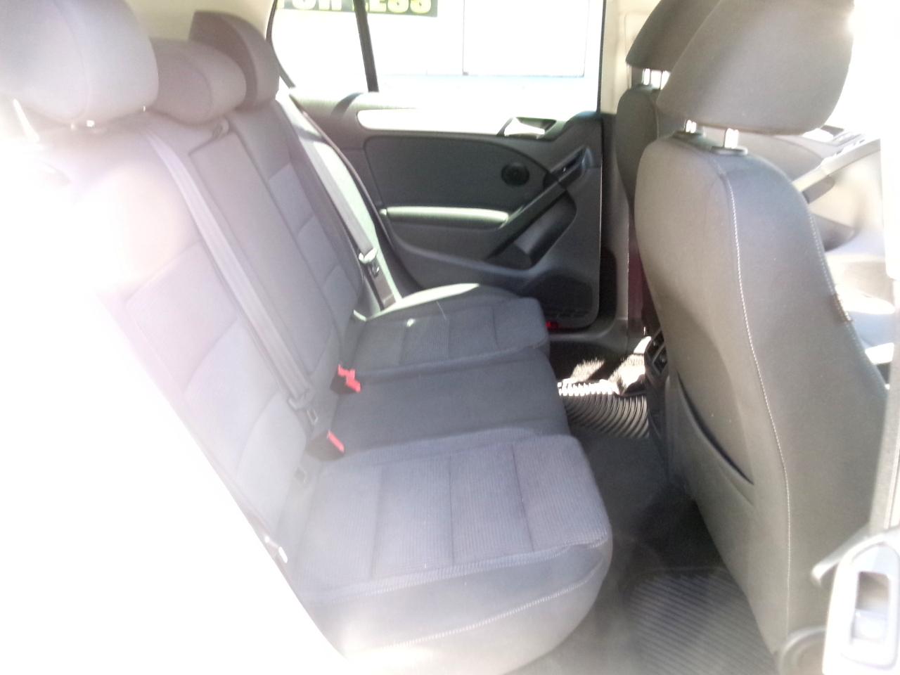 Volkswagen Golf 2.0L TDI w/Tech Package 4 Door 2013