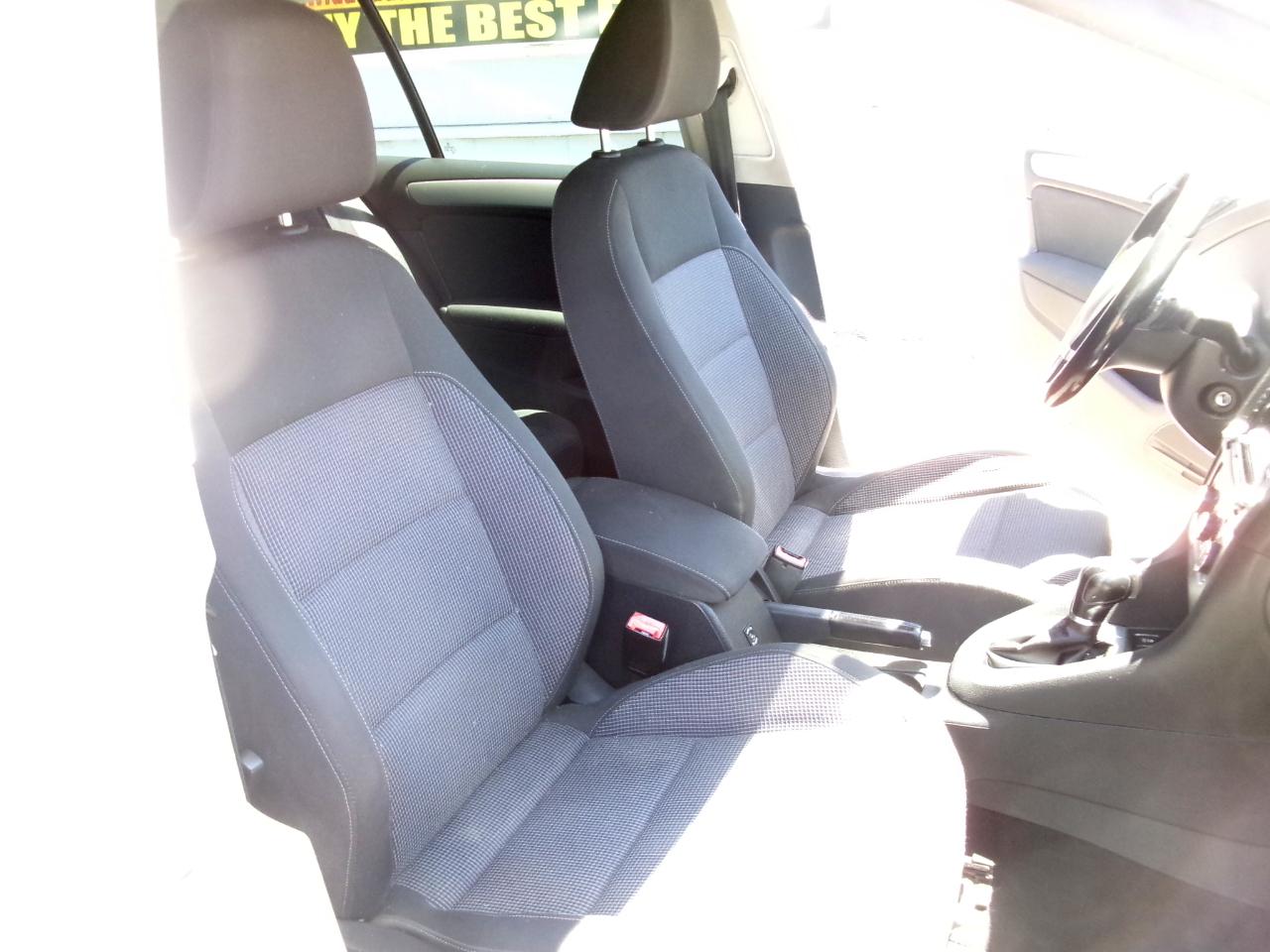 Volkswagen Golf 2.0L TDI w/Tech Package 4 Door 2013