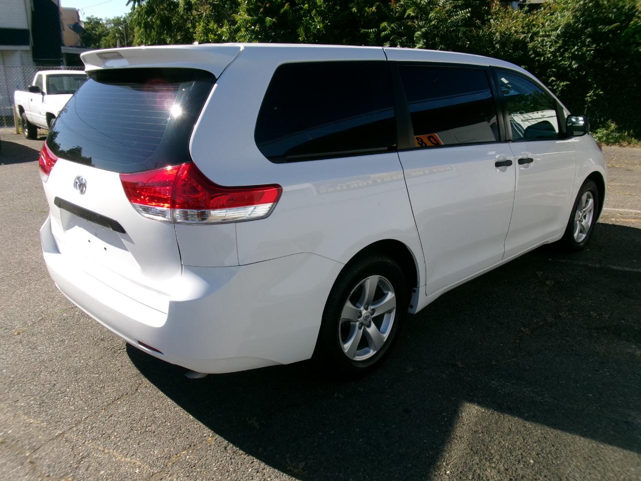 Toyota Sienna FWD 7-Passenger V6 2014