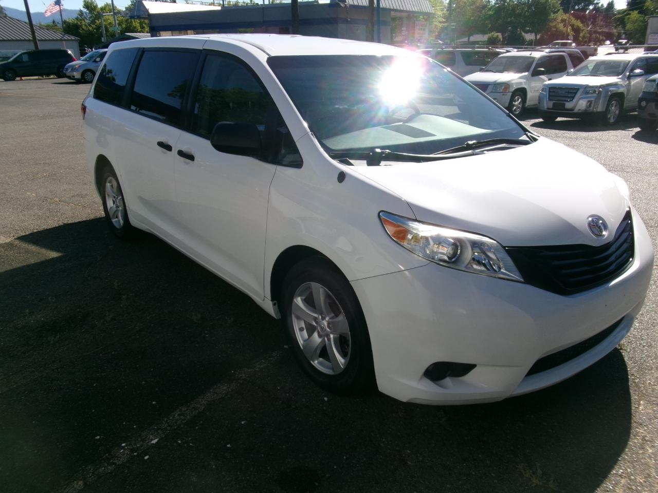 Toyota Sienna FWD 7-Passenger V6 2014