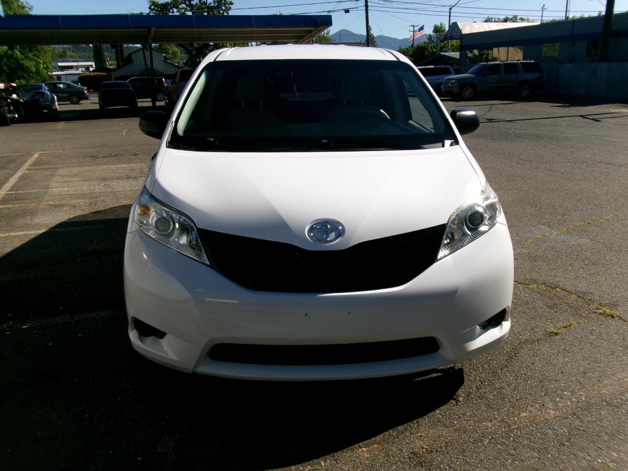 Toyota Sienna FWD 7-Passenger V6 2014