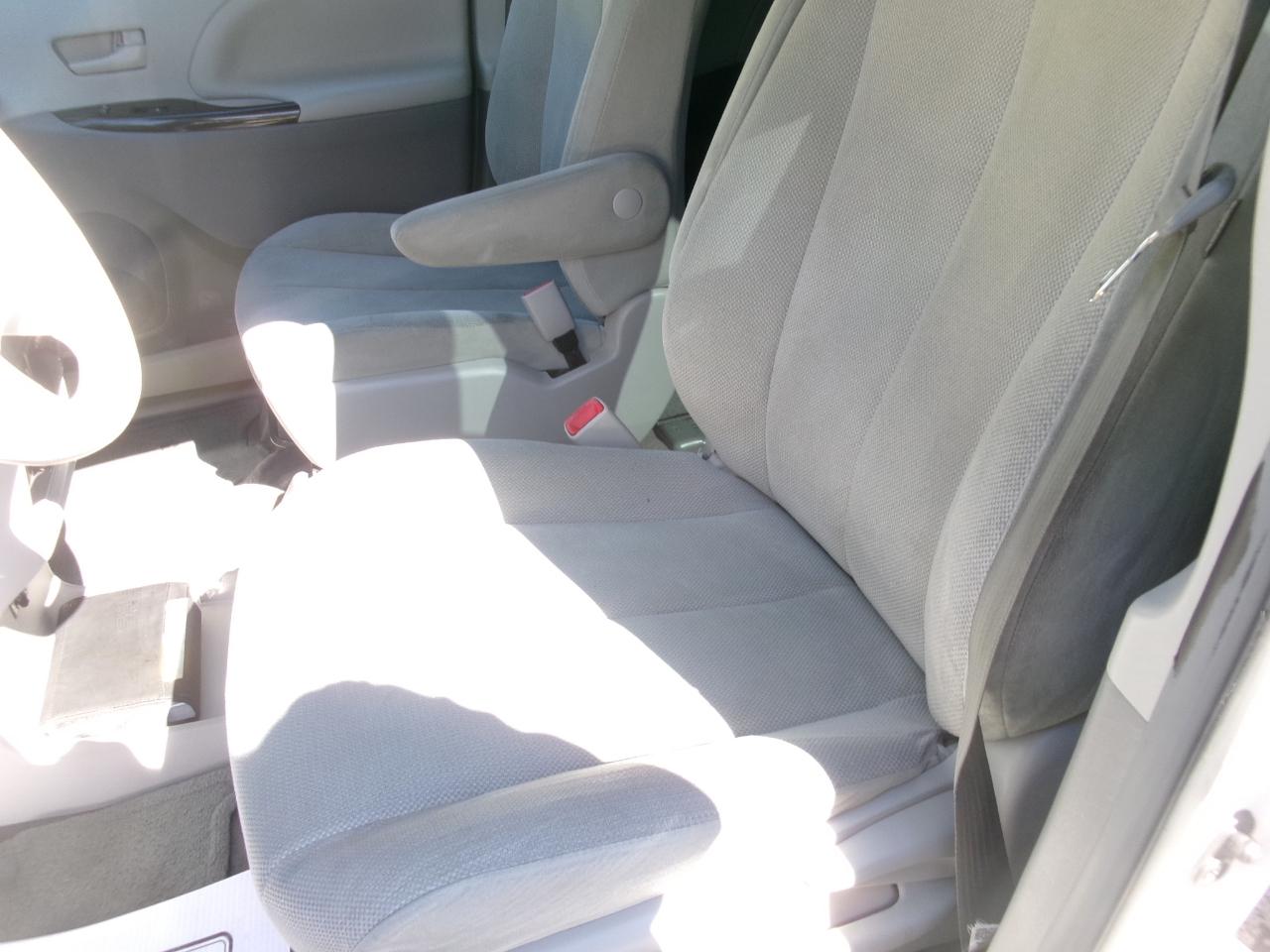 Toyota Sienna FWD 7-Passenger V6 2014