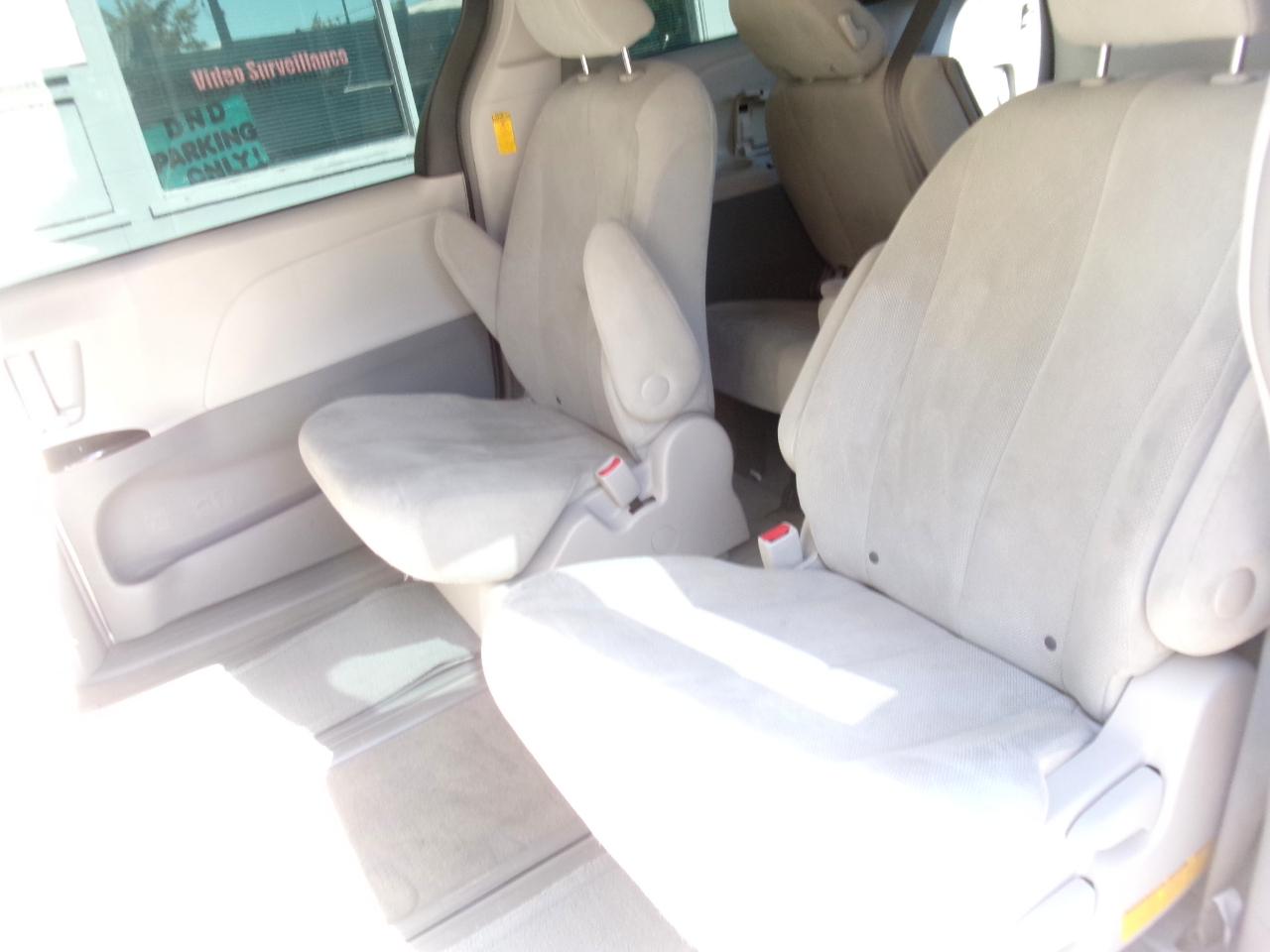 Toyota Sienna FWD 7-Passenger V6 2014