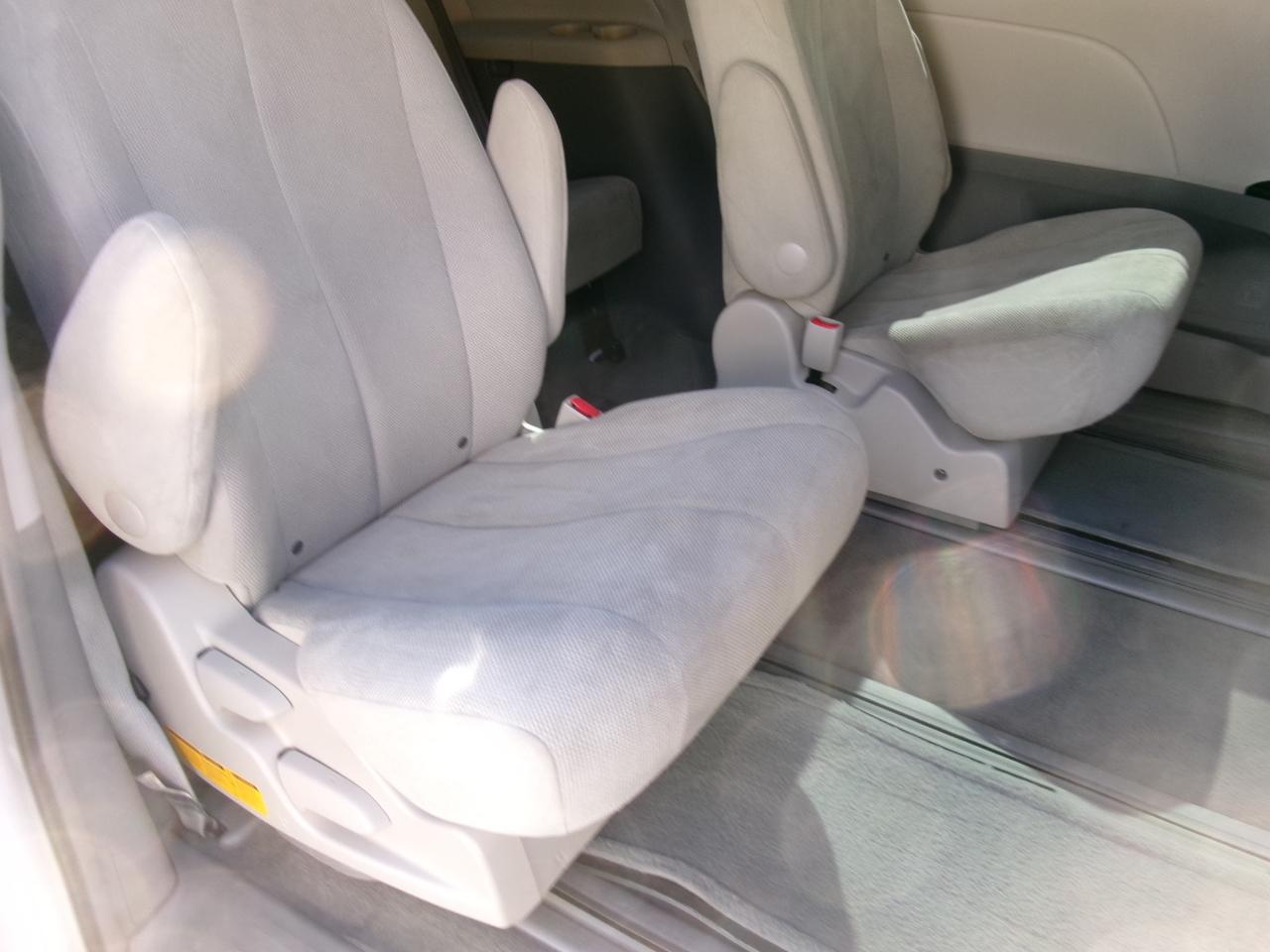 Toyota Sienna FWD 7-Passenger V6 2014