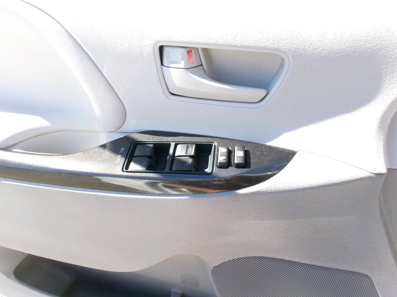 Toyota Sienna FWD 7-Passenger V6 2014