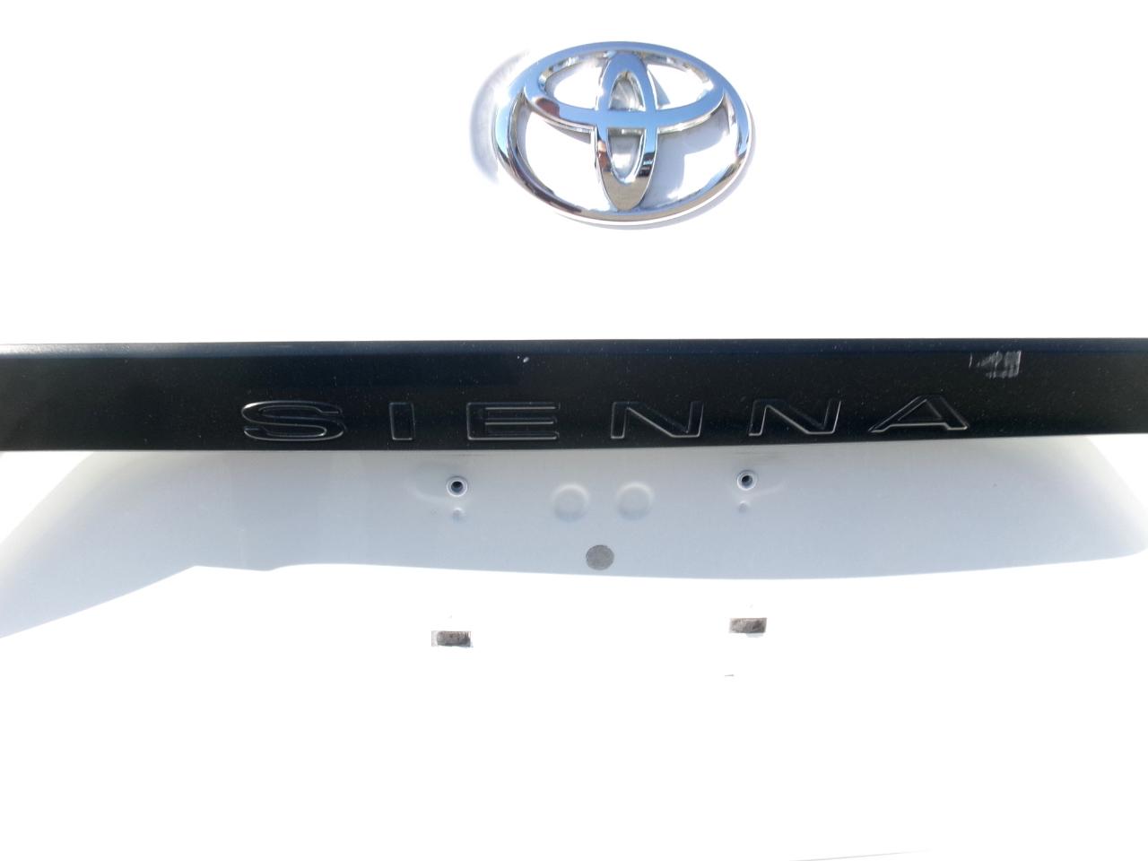Toyota Sienna FWD 7-Passenger V6 2014