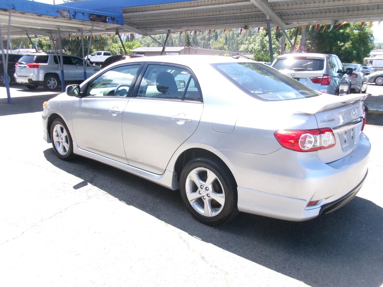 Toyota Corolla S 4-Speed AT 2011