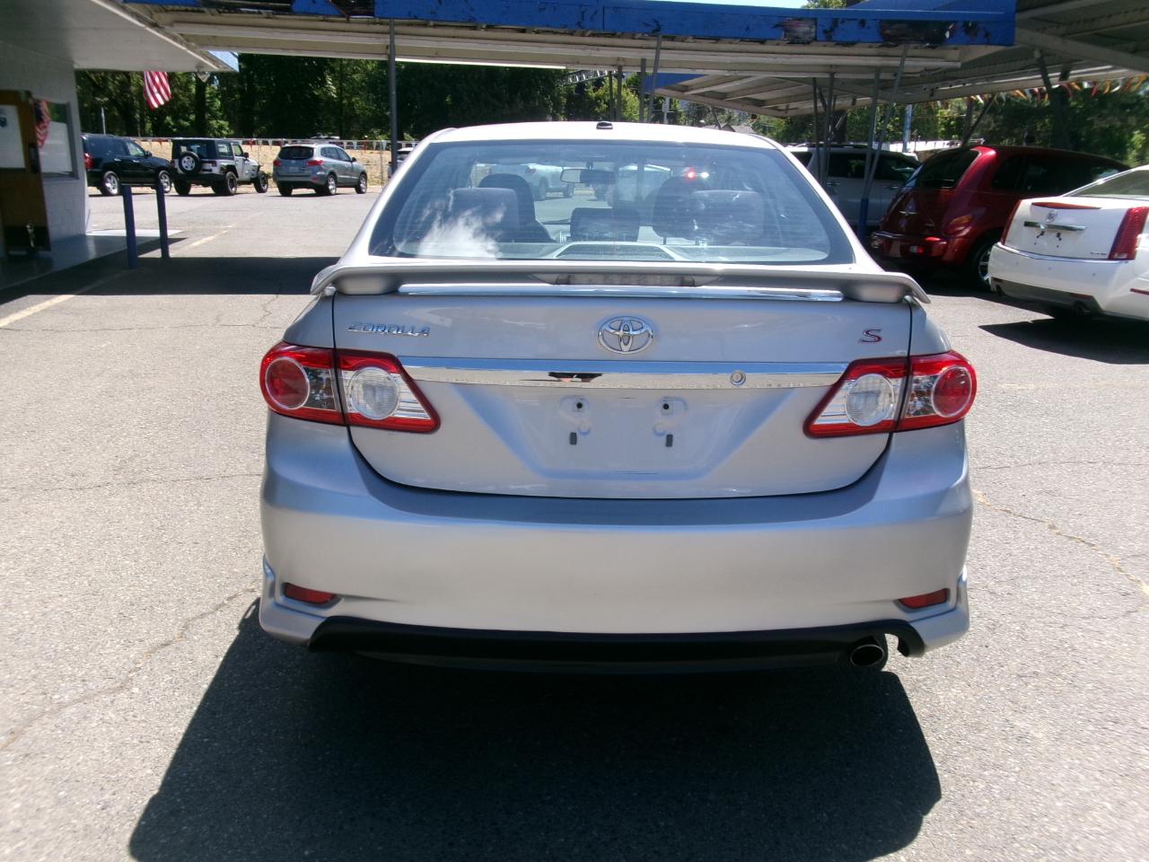 Toyota Corolla S 4-Speed AT 2011