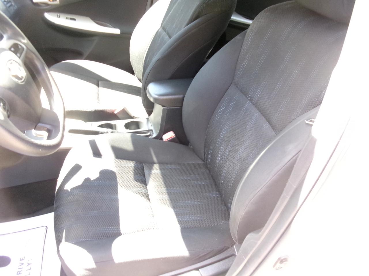 Toyota Corolla S 4-Speed AT 2011