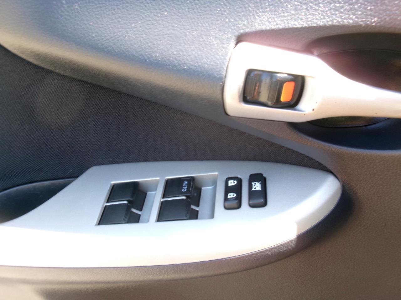 Toyota Corolla S 4-Speed AT 2011