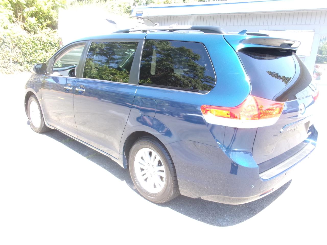 Toyota Sienna  2011
