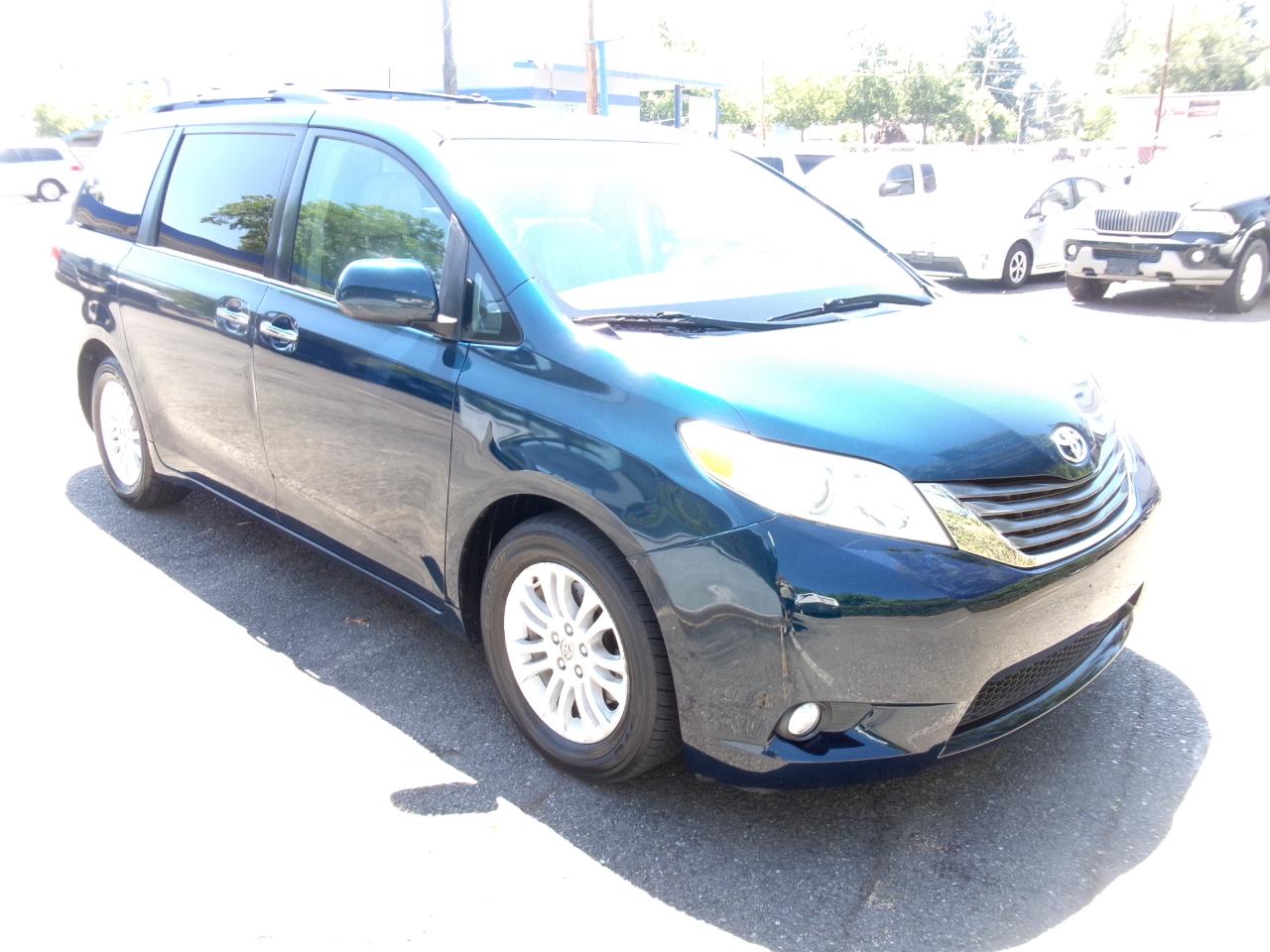 Toyota Sienna  2011