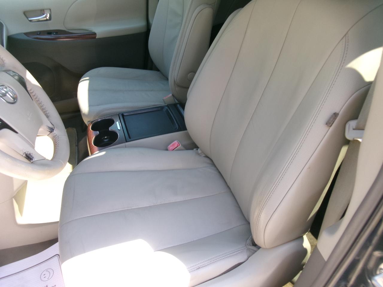 Toyota Sienna  2011