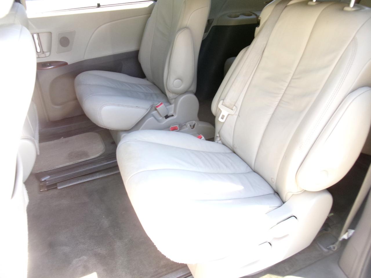 Toyota Sienna  2011