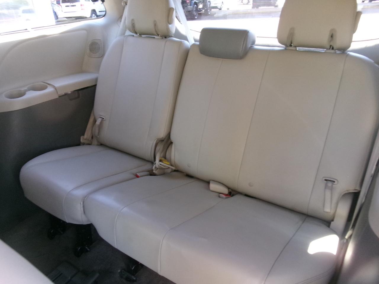 Toyota Sienna  2011