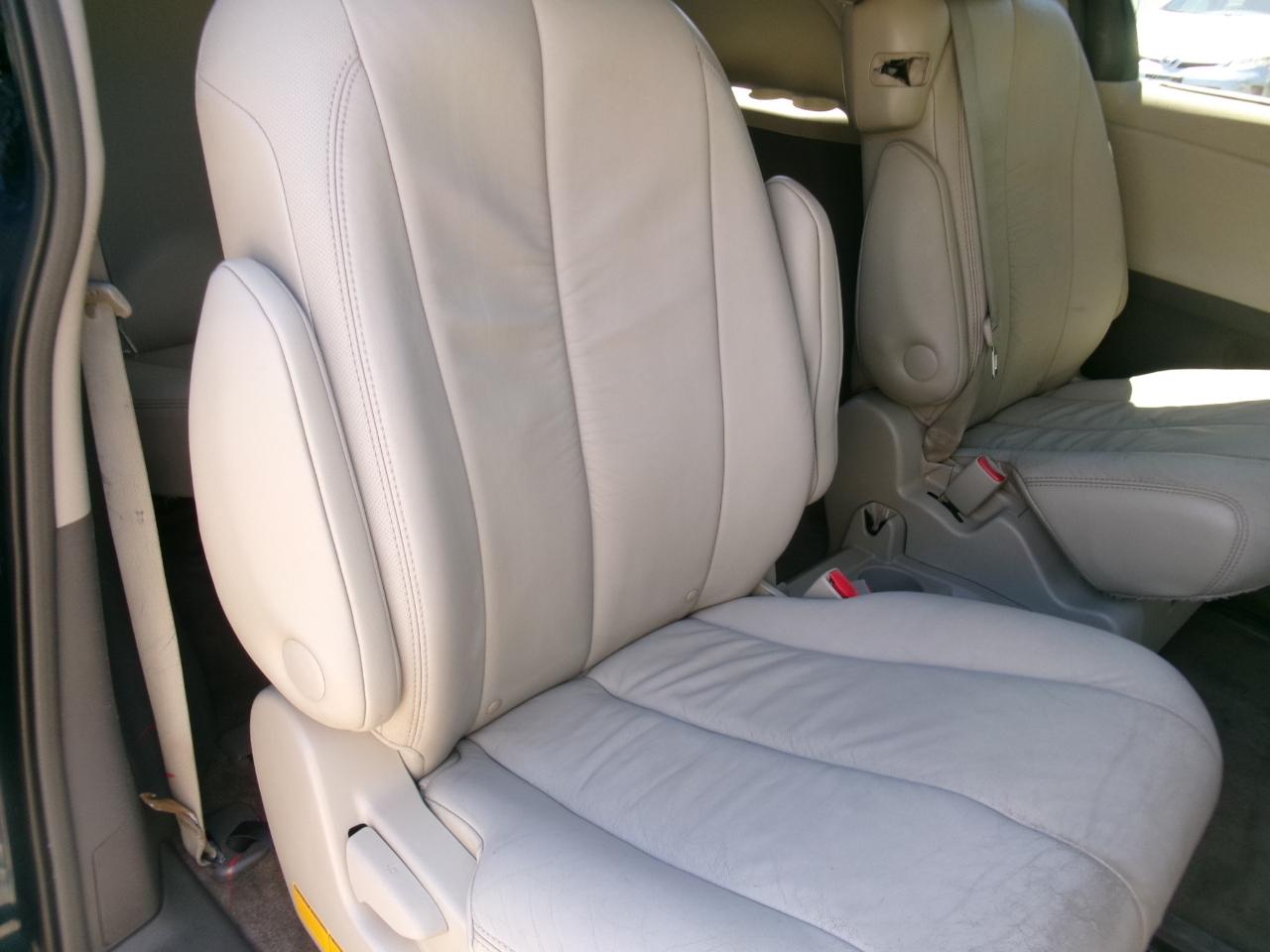 Toyota Sienna  2011