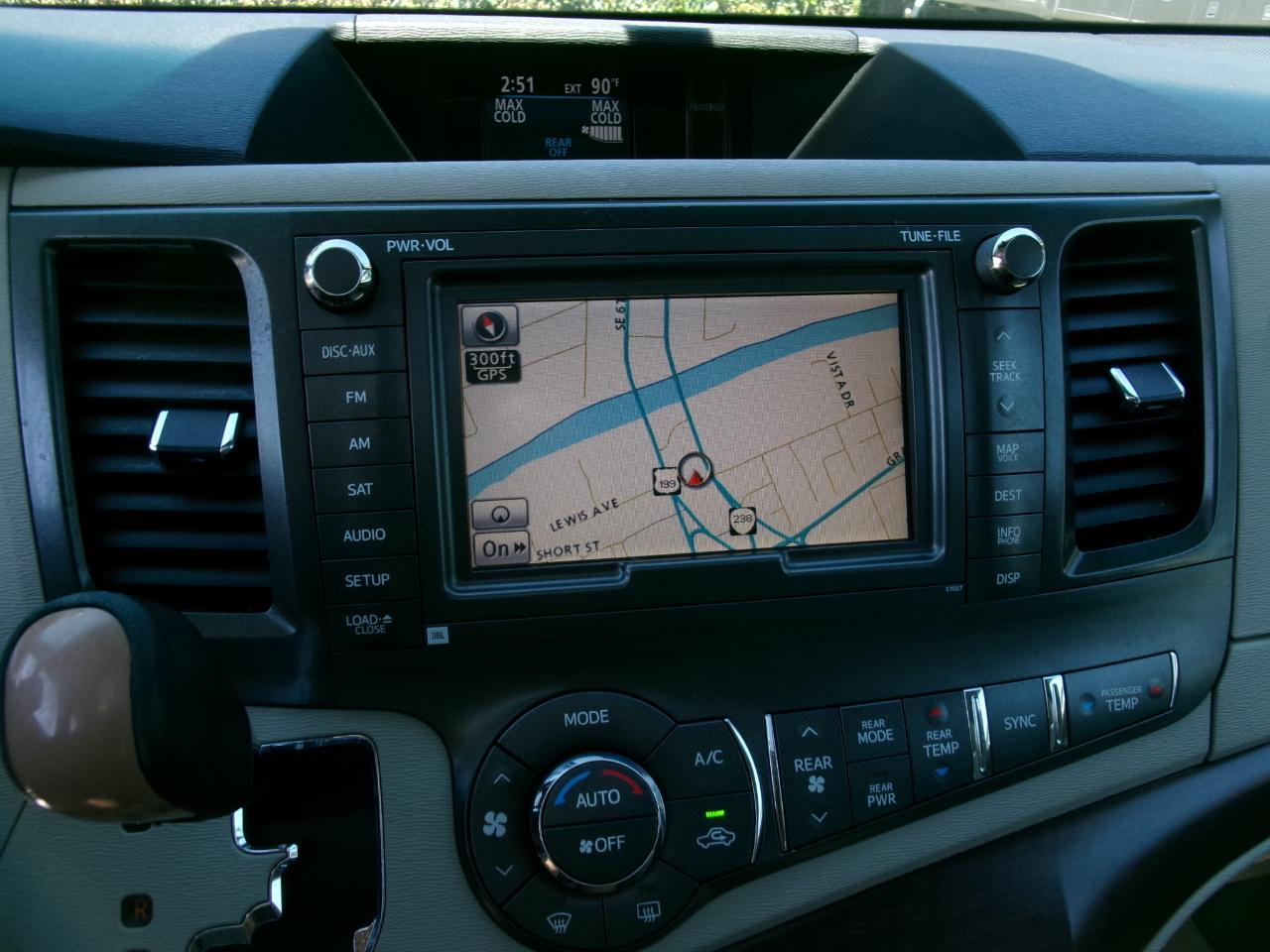 Toyota Sienna  2011