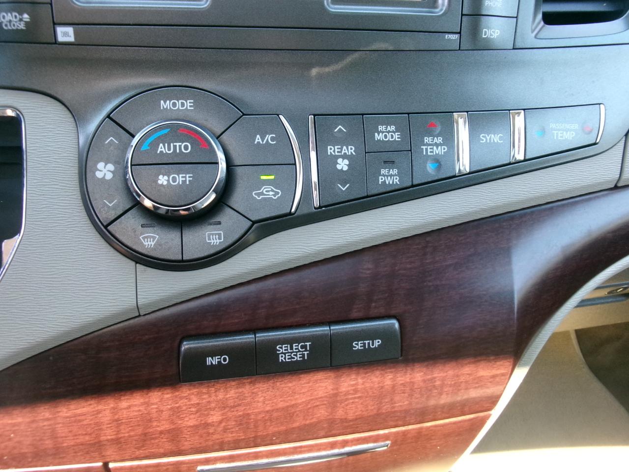 Toyota Sienna  2011