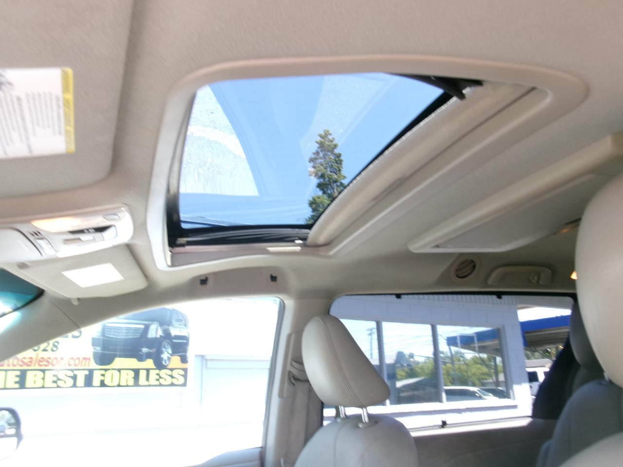 Toyota Sienna  2011
