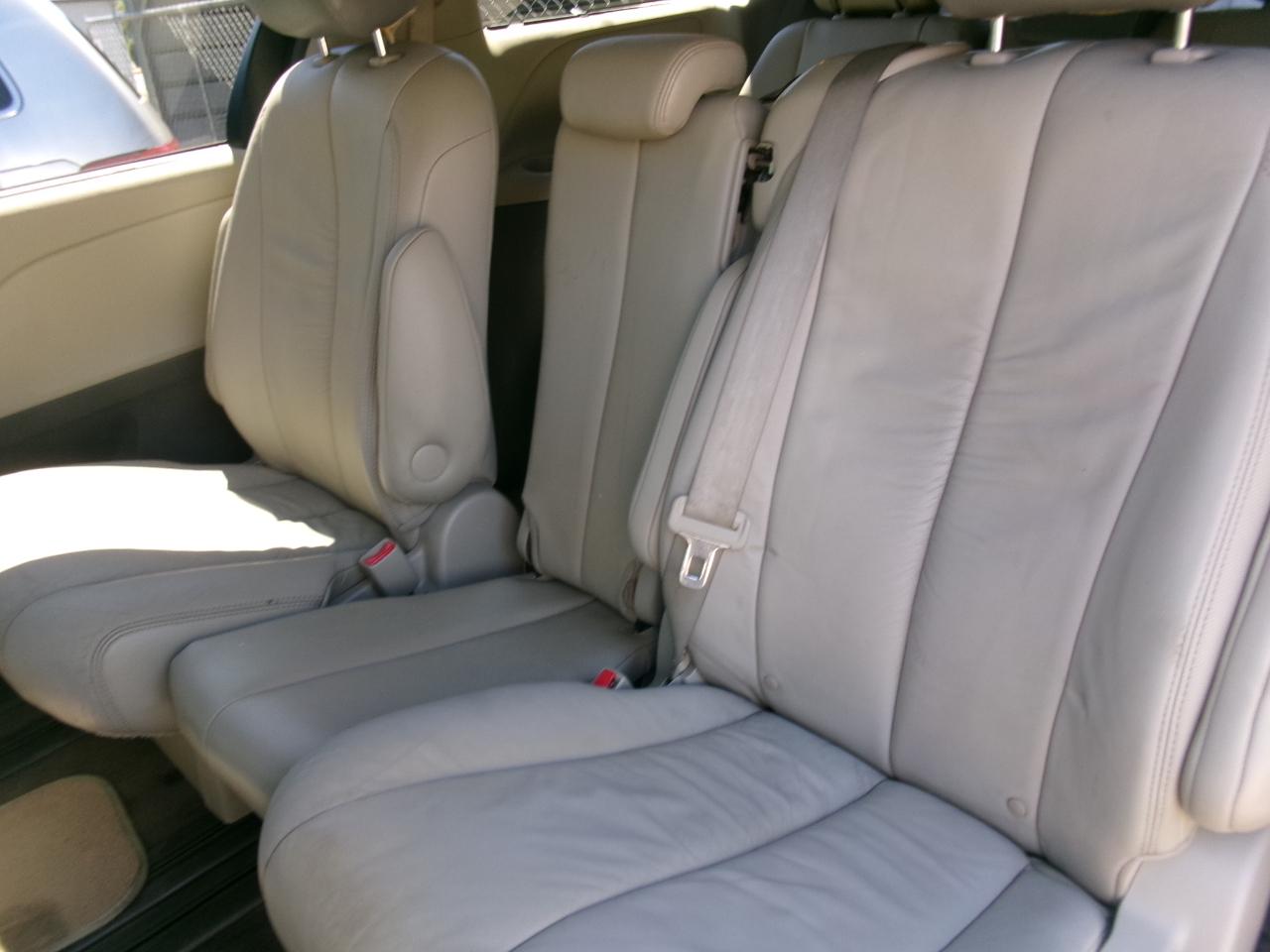 Toyota Sienna  2011