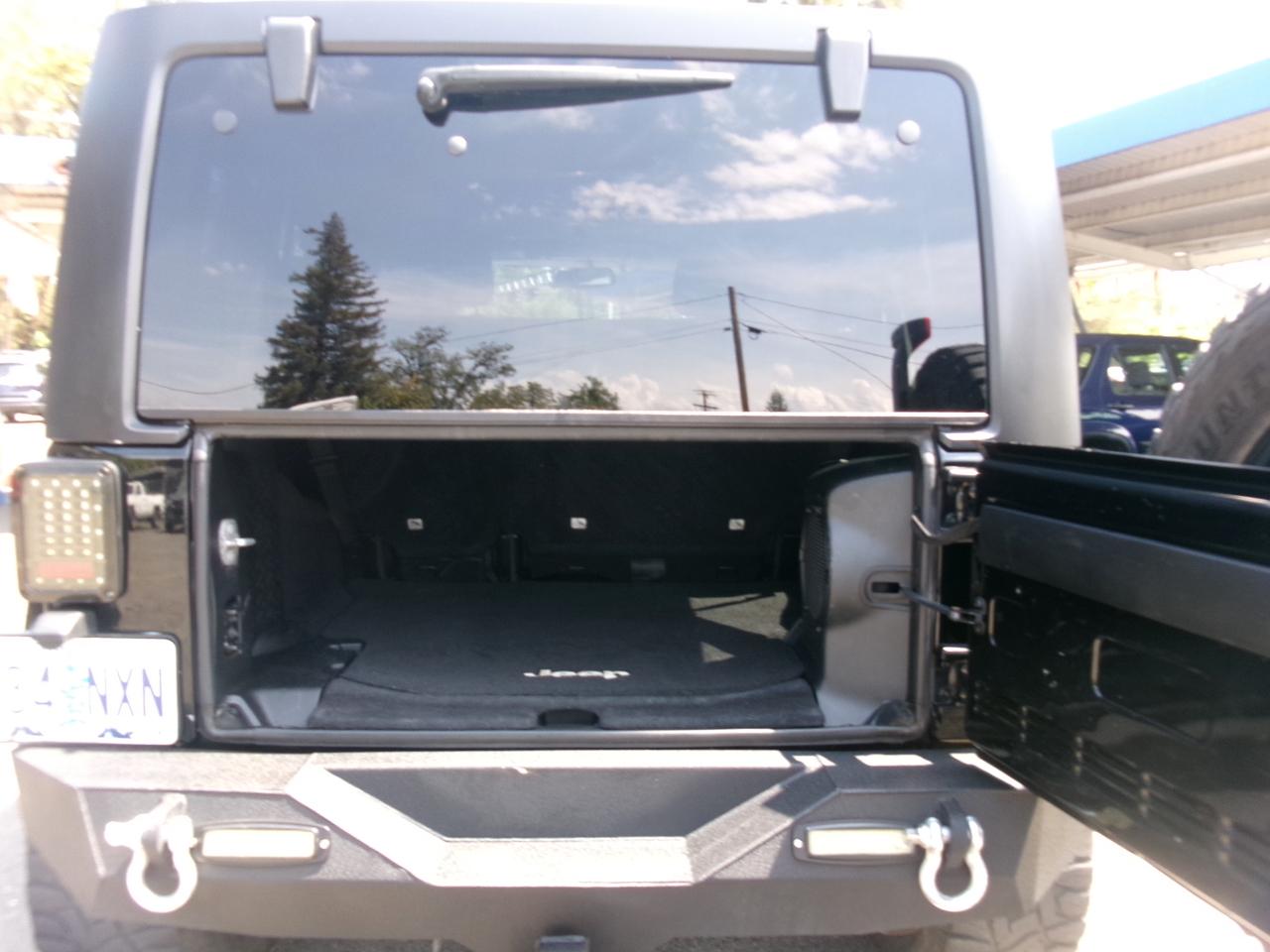 Jeep Wrangler Unlimited Sahara 4WD 2014