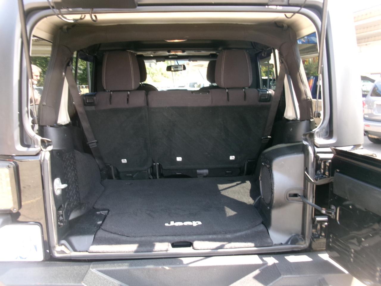Jeep Wrangler Unlimited Sahara 4WD 2014