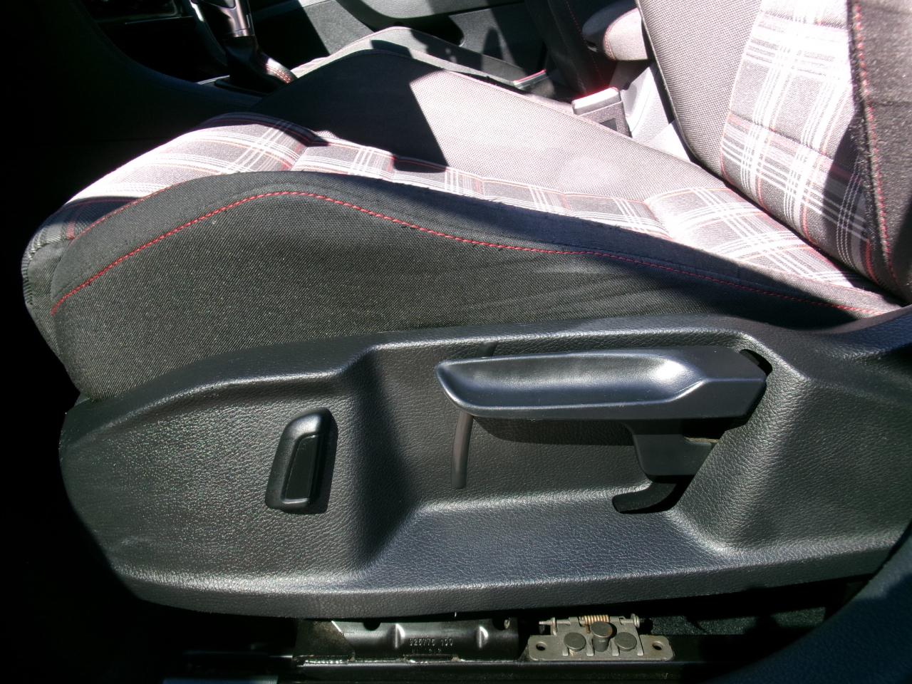 Volkswagen GTI SE 6A 4-Door 2016