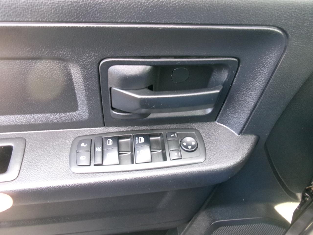 RAM 1500 Tradesman Quad Cab 4WD 2014