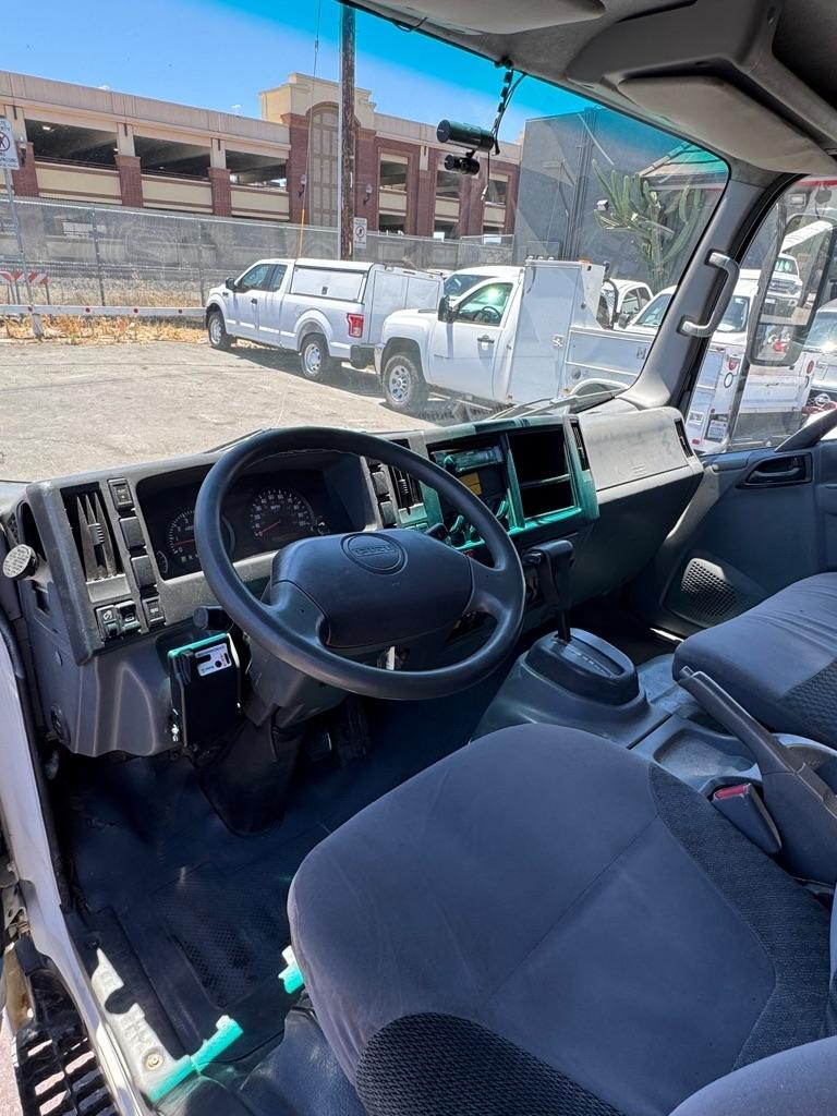 Isuzu NPR  2013