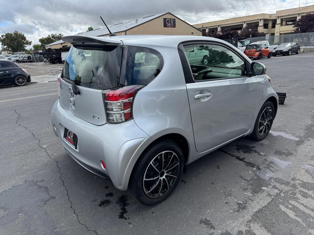 Scion iQ  2012