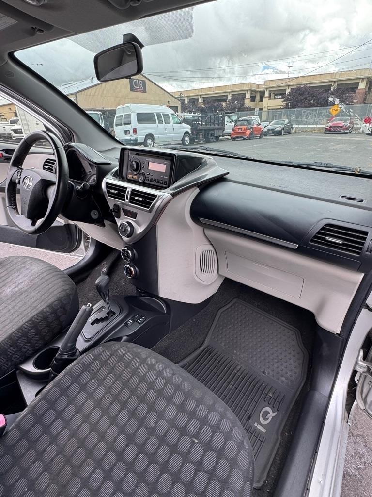 Scion iQ  2012