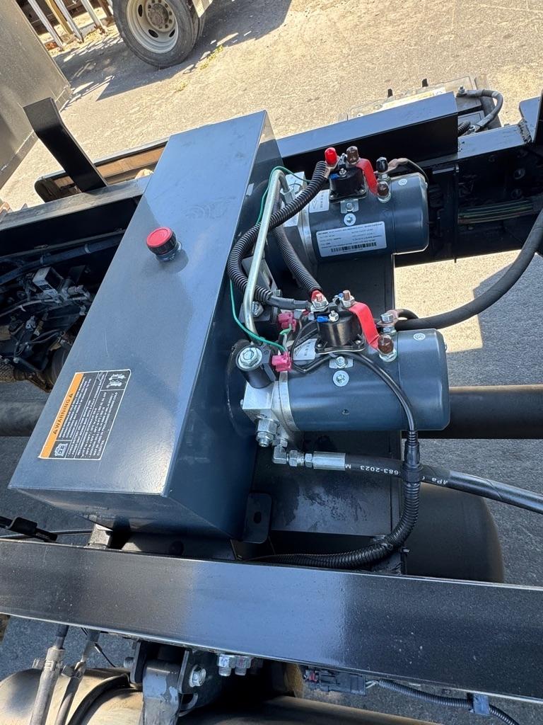 Isuzu Trucks FTR  2018