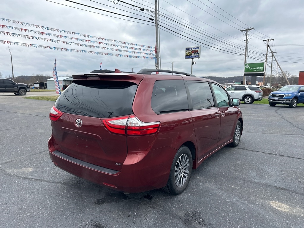 Toyota Sienna XLE Auto Access Seat FWD 7-Passenger (Natl) 2019